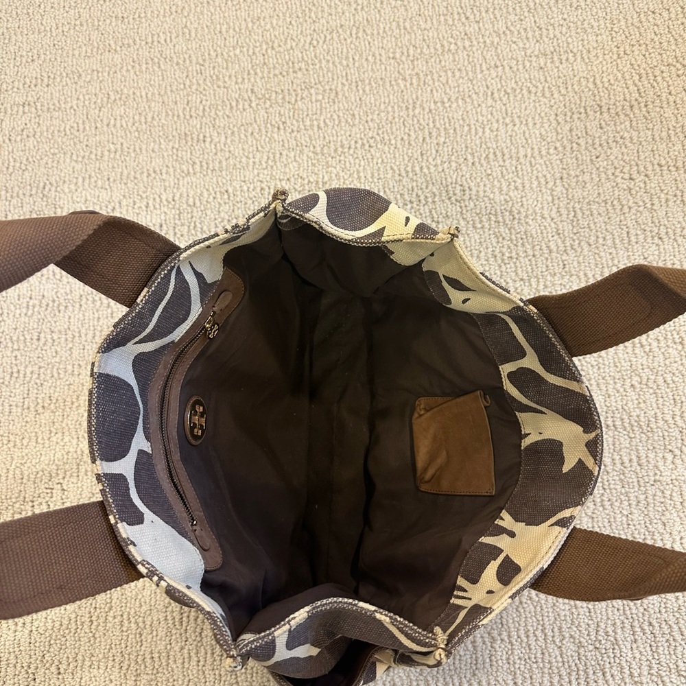 Tory Burch Unique Leather Detail Giraffe Pattern Beach Tote - Picture 9 of 10